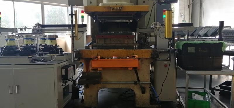 自動裝釘機(jī)